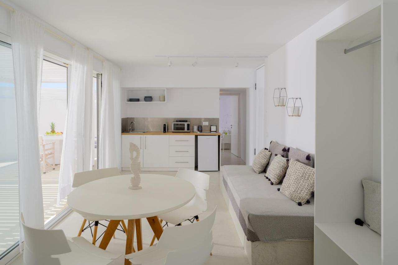 Infinite Blue Luxury Suites Тира Экстерьер фото